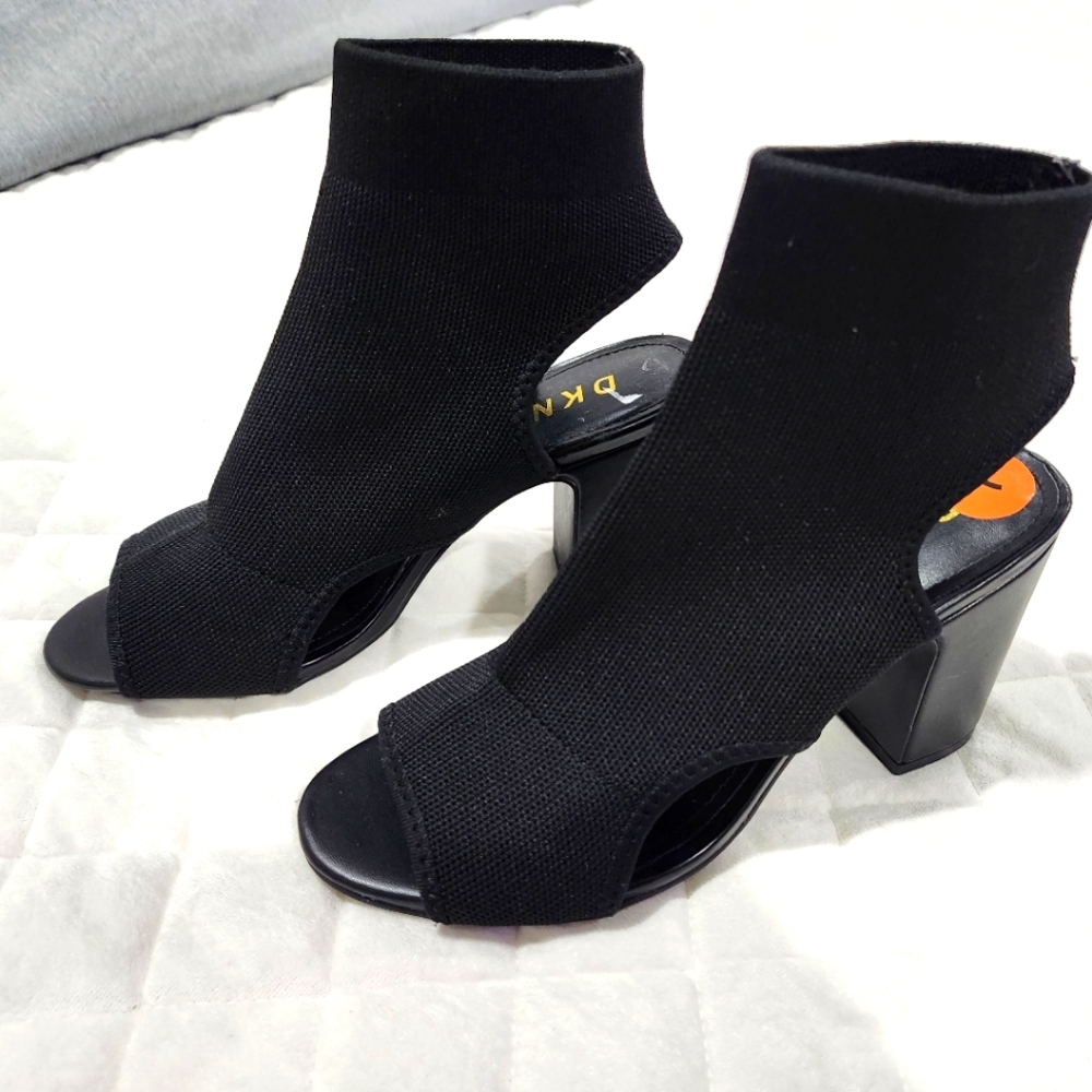 Women’s DKNY Hannah Open Toe Bootie Black Size 7